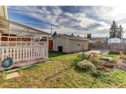 335 Penworth Way Se, Calgary, AB - Outdoor