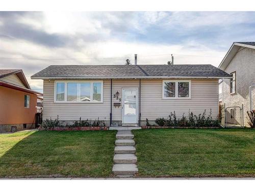 335 Penworth Way Se, Calgary, AB - Outdoor