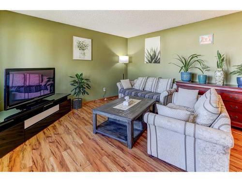 335 Penworth Way Se, Calgary, AB - Indoor Photo Showing Living Room