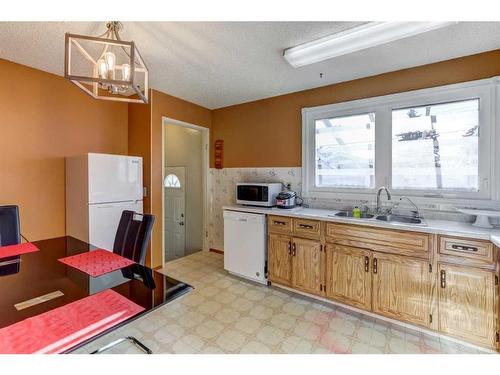 335 Penworth Way Se, Calgary, AB - Indoor Photo Showing Kitchen With Double Sink