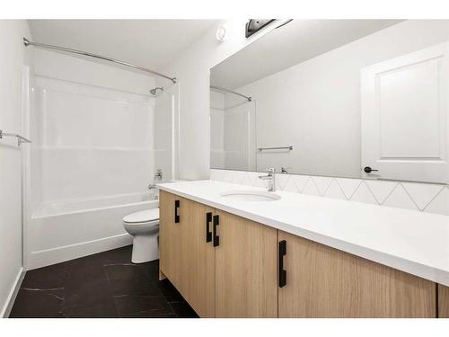 214 Marmot Walk Nw, Calgary, AB - Indoor Photo Showing Bathroom