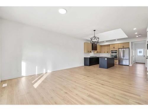 214 Marmot Walk Nw, Calgary, AB - Indoor Photo Showing Kitchen