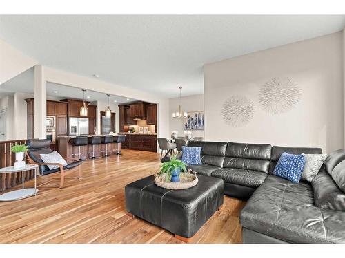 43 Elgin Estates Green Se, Calgary, AB - Indoor Photo Showing Living Room