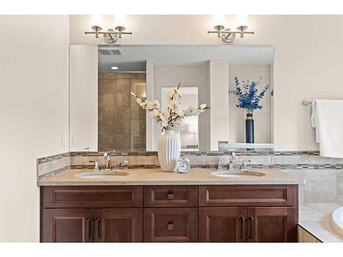 43 Elgin Estates Green Se, Calgary, AB - Indoor Photo Showing Bathroom