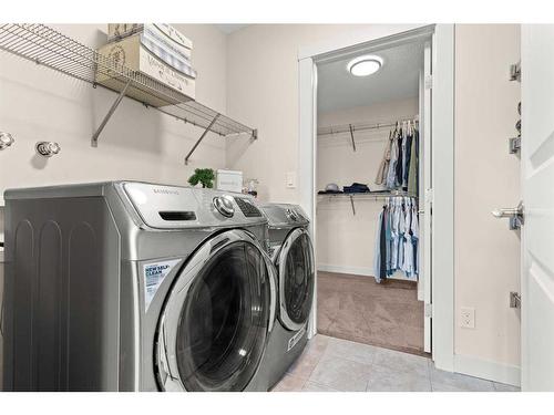 43 Elgin Estates Green Se, Calgary, AB - Indoor Photo Showing Laundry Room