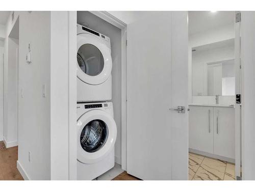 4311-111 Wolf Creek Drive Se, Calgary, AB - Indoor Photo Showing Laundry Room