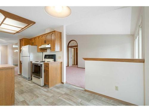 216 Sierra Morena Green Sw, Calgary, AB - Indoor Photo Showing Kitchen