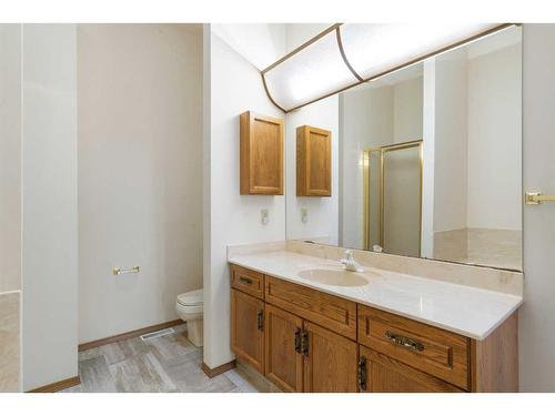 216 Sierra Morena Green Sw, Calgary, AB - Indoor Photo Showing Bathroom