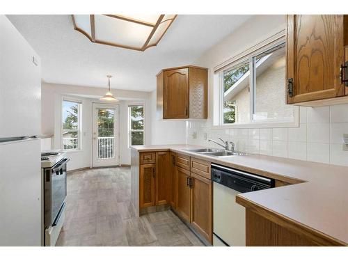 216 Sierra Morena Green Sw, Calgary, AB - Indoor Photo Showing Kitchen With Double Sink