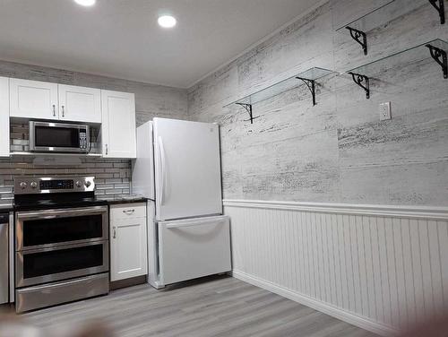 5411 Silverthorn Road, Olds, AB - Indoor Photo Showing Kitchen