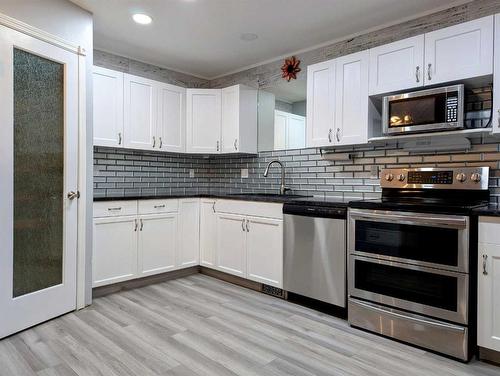 5411 Silverthorn Road, Olds, AB - Indoor Photo Showing Kitchen