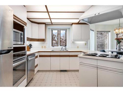 669 Hawkwood Boulevard Nw, Calgary, AB - Indoor Photo Showing Kitchen With Double Sink