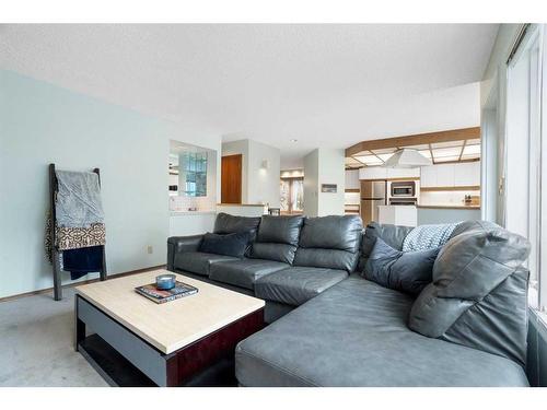 669 Hawkwood Boulevard Nw, Calgary, AB - Indoor Photo Showing Living Room