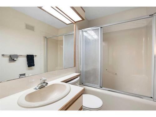 669 Hawkwood Boulevard Nw, Calgary, AB - Indoor Photo Showing Bathroom