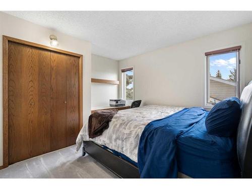 669 Hawkwood Boulevard Nw, Calgary, AB - Indoor Photo Showing Bedroom