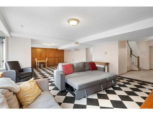 669 Hawkwood Boulevard Nw, Calgary, AB - Indoor Photo Showing Living Room