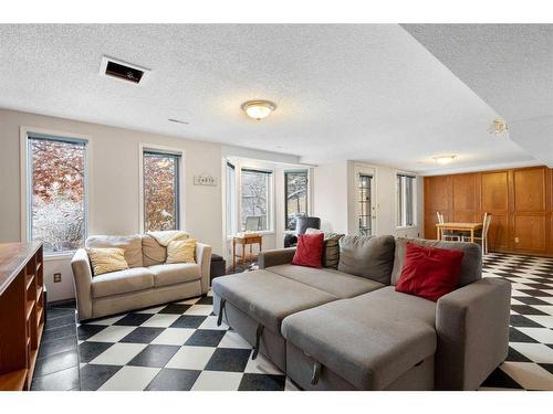 669 Hawkwood Boulevard Nw, Calgary, AB - Indoor Photo Showing Living Room