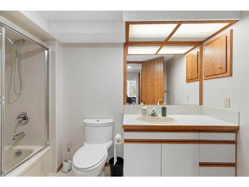 669 Hawkwood Boulevard Nw, Calgary, AB - Indoor Photo Showing Bathroom