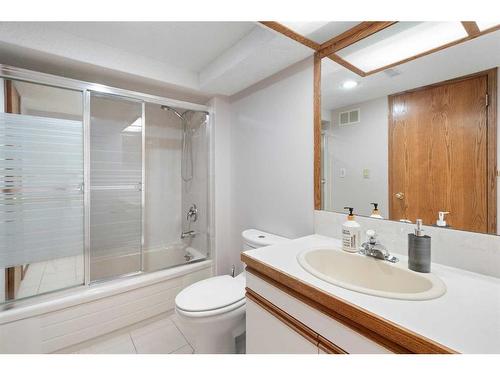 669 Hawkwood Boulevard Nw, Calgary, AB - Indoor Photo Showing Bathroom