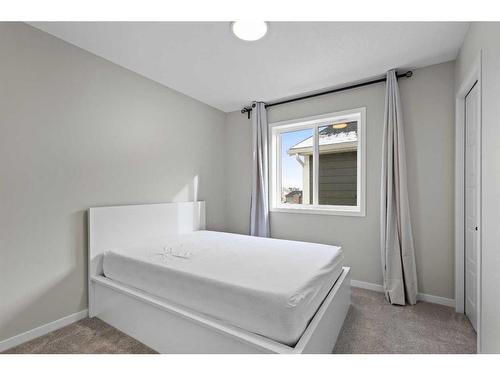 20 Royston Walk Nw, Calgary, AB - Indoor Photo Showing Bedroom