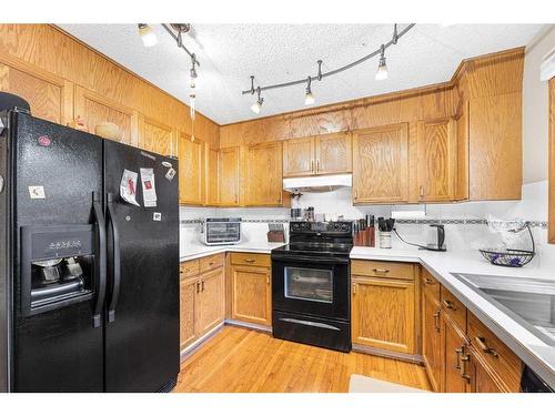 15 Deermont Road Se, Calgary, AB - Indoor Photo Showing Kitchen