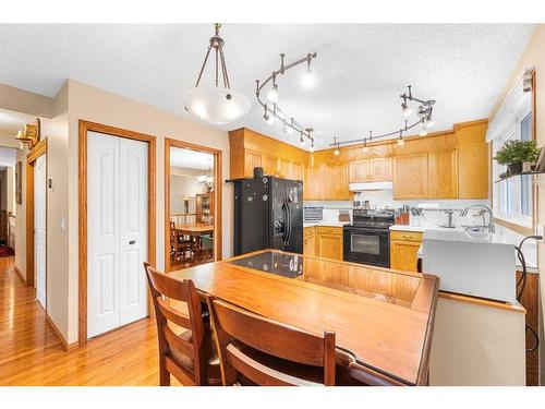 15 Deermont Road Se, Calgary, AB - Indoor Photo Showing Kitchen