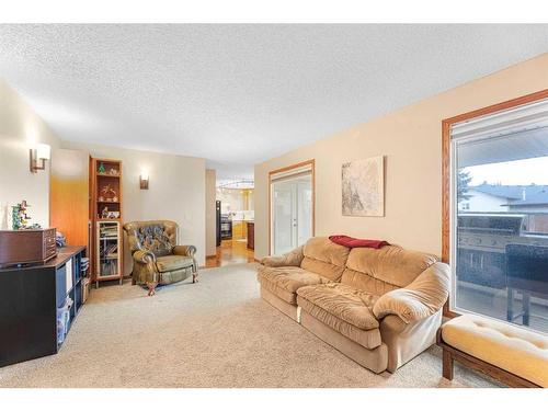 15 Deermont Road Se, Calgary, AB - Indoor Photo Showing Living Room