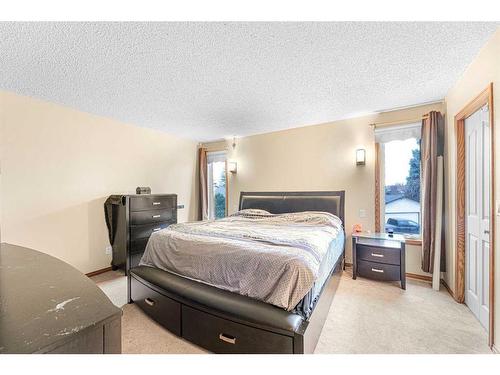 15 Deermont Road Se, Calgary, AB - Indoor Photo Showing Bedroom