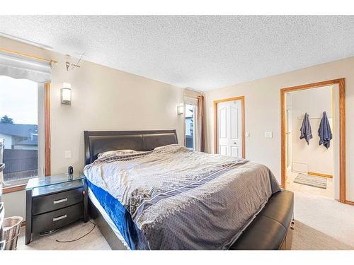 15 Deermont Road Se, Calgary, AB - Indoor Photo Showing Bedroom