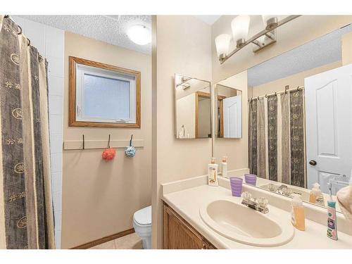 15 Deermont Road Se, Calgary, AB - Indoor Photo Showing Bathroom