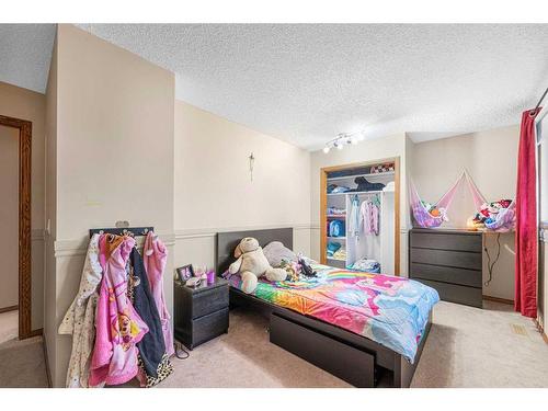 15 Deermont Road Se, Calgary, AB - Indoor Photo Showing Bedroom