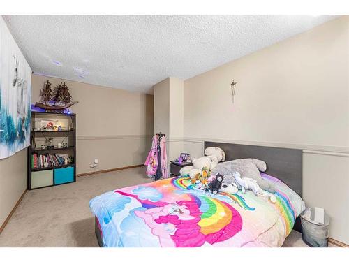 15 Deermont Road Se, Calgary, AB - Indoor Photo Showing Bedroom