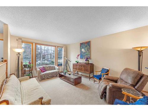 15 Deermont Road Se, Calgary, AB - Indoor Photo Showing Living Room