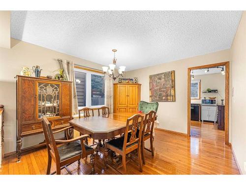 15 Deermont Road Se, Calgary, AB - Indoor Photo Showing Dining Room