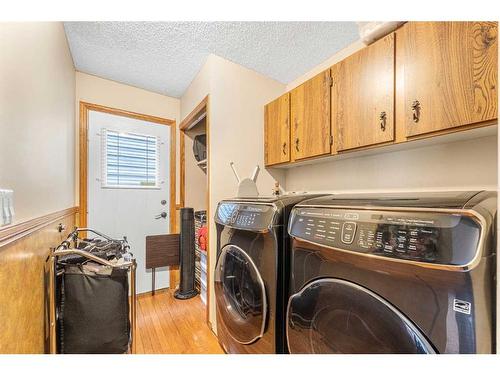 15 Deermont Road Se, Calgary, AB - Indoor Photo Showing Laundry Room