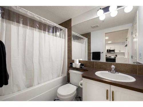 8114-70 Panamount Drive Nw, Calgary, AB - Indoor Photo Showing Bathroom