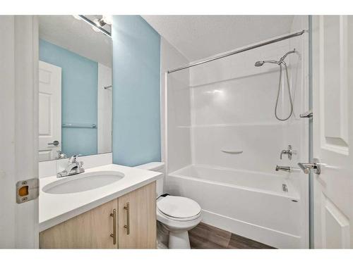 2104-215 Legacy Boulevard Se, Calgary, AB - Indoor Photo Showing Bathroom