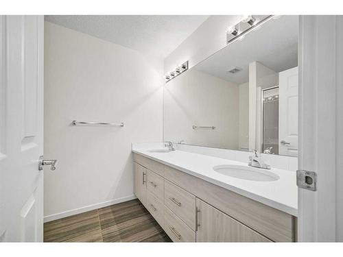 2104-215 Legacy Boulevard Se, Calgary, AB - Indoor Photo Showing Bathroom