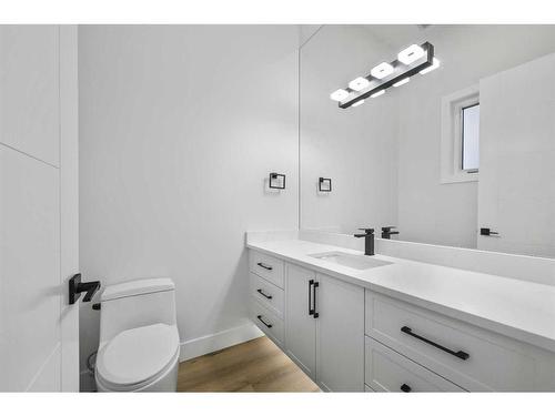 109 Hartford Road Nw, Calgary, AB - Indoor Photo Showing Bathroom