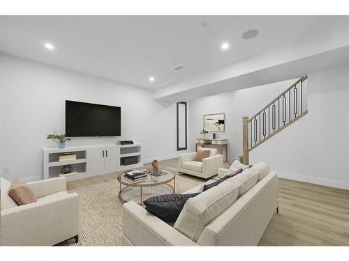 109 Hartford Road Nw, Calgary, AB - Indoor Photo Showing Living Room