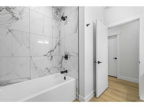 109 Hartford Road Nw, Calgary, AB - Indoor Photo Showing Bathroom