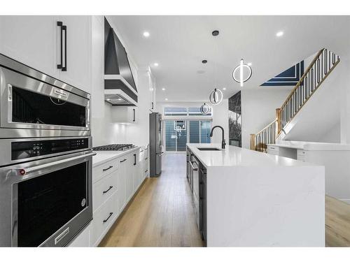 109 Hartford Road Nw, Calgary, AB - Indoor Photo Showing Kitchen With Upgraded Kitchen