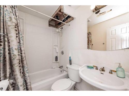 212 Taradale Drive Ne, Calgary, AB - Indoor Photo Showing Bathroom