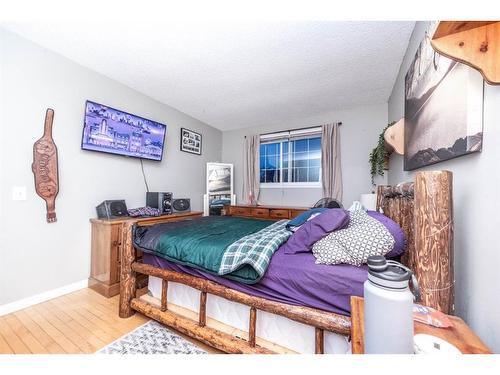 360 Abinger Crescent Ne, Calgary, AB - Indoor Photo Showing Bedroom