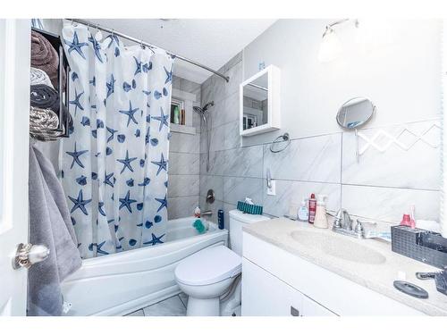 360 Abinger Crescent Ne, Calgary, AB - Indoor Photo Showing Bathroom