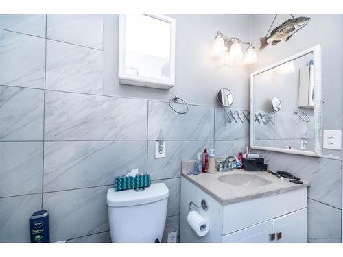 360 Abinger Crescent Ne, Calgary, AB - Indoor Photo Showing Bathroom