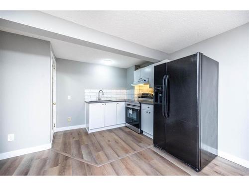 360 Abinger Crescent Ne, Calgary, AB - Indoor Photo Showing Kitchen