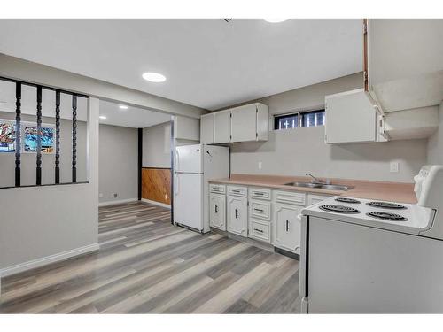 1526 And 1528 35 Street Se, Calgary, AB - Indoor Photo Showing Kitchen With Double Sink