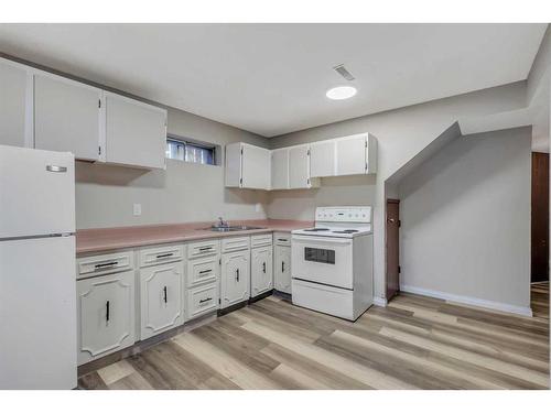 1526 And 1528 35 Street Se, Calgary, AB - Indoor Photo Showing Kitchen