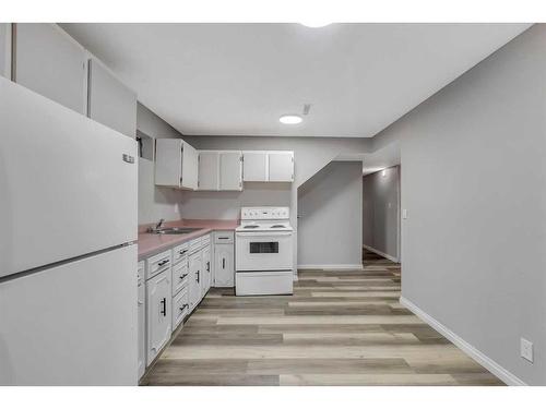 1526 And 1528 35 Street Se, Calgary, AB - Indoor Photo Showing Kitchen